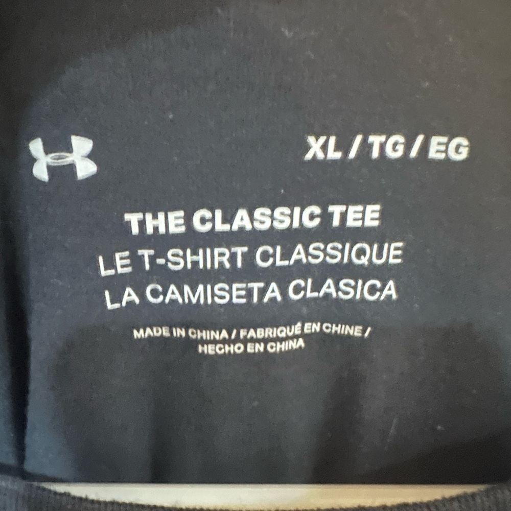 Under Armour Classic Black Women's Sports Tee Casual Minimalist Athleisure - Picture 2 of 2